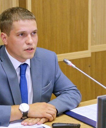 Для  этих людей завершился «последний тур»  конкурса на замещение вакантных  должностей. По условиям конкурса, как известно, избиратель в этом «туре»  один: губернатор. Именно он должен отдать предпочтение одному из тех,  кто успешно преодолел комиссионный отбор.