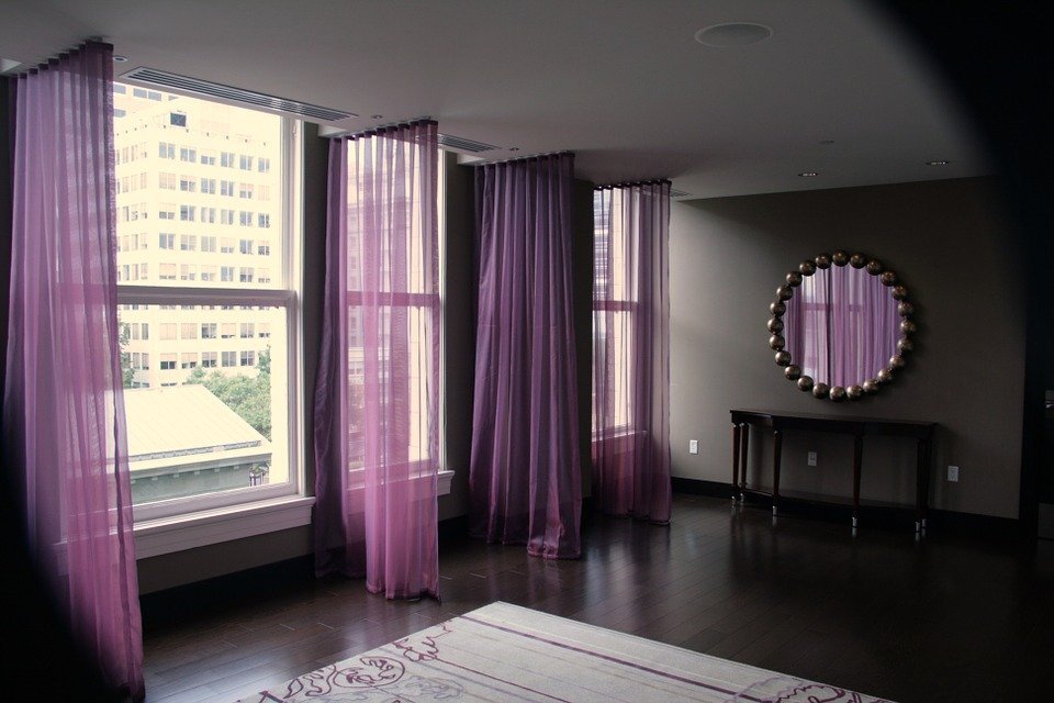 Красивые шторы для гостиной — выберите свой стиль (44 фото)