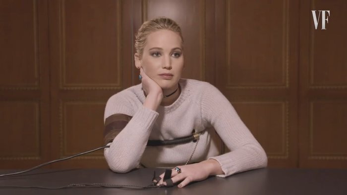 Вконтакте Facebook Одноклассники Twitter1поделилисьДженнифер Лоуренс согласилась на эксперимент: в рамках постоянной рубрики журнала Vanity Fair актриса откровенно ответила на провокационные вопросы, будучи подключённой к полиграфу. Детектор лжи показал, что ответы на некоторые вопросы были неоднозначными – интервьюер несколько раз ставил Лоуренс в тупик.