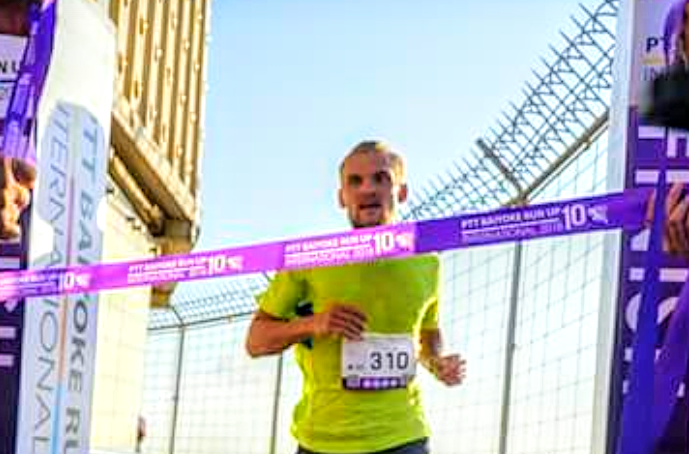 Иван Власенко на финише PTT BAIYOKE RUN UP INTERNATIONAL 2018. Бангкок, 18 марта.