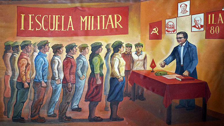 Первоначально плацдарм организации был основан в конце 1960 гг. в Университете им. Хуаманга города Аякучо, где Абимаэль Гусман преподавал философию. Множество студентов ВУЗа приняли радикальную философию «Сендеро Луминосо».