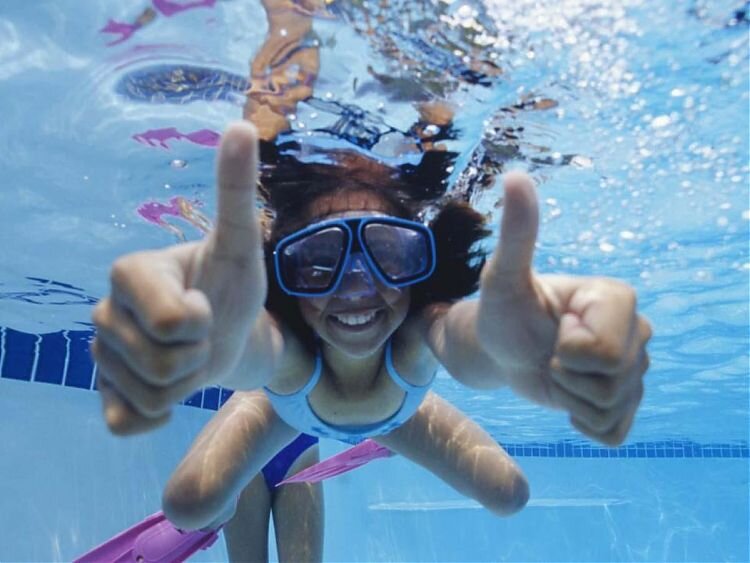 Познакомьтесь плавание. Плавать в бассейне полезно для здоровья. Воздействие плавания на организм человека. Плавание здоровый образ жизни. Влияние занятий плаванием на организм человека.