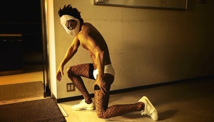 Японцы сняли ещё одного супер героя- Трусонюха, да да именно его) Правда его силы появляются лишь только когда он надевает на ЛИЦО трусы! он что то там унаследовал от своей матери а его отец коп, поэтому всё сходится, способность от мамы, справедливость от отца, да и ещё к тому же как не случайно совпало он лучший в школе по боевым искусствам. Такие нынче школьники пошли друзья)