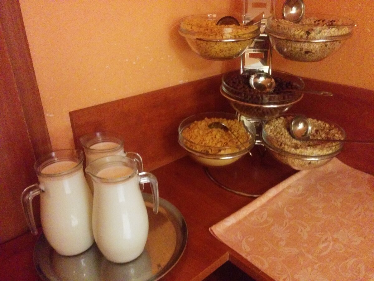 если экономить на отеле в Праге, то будете питаться примерно вот так...