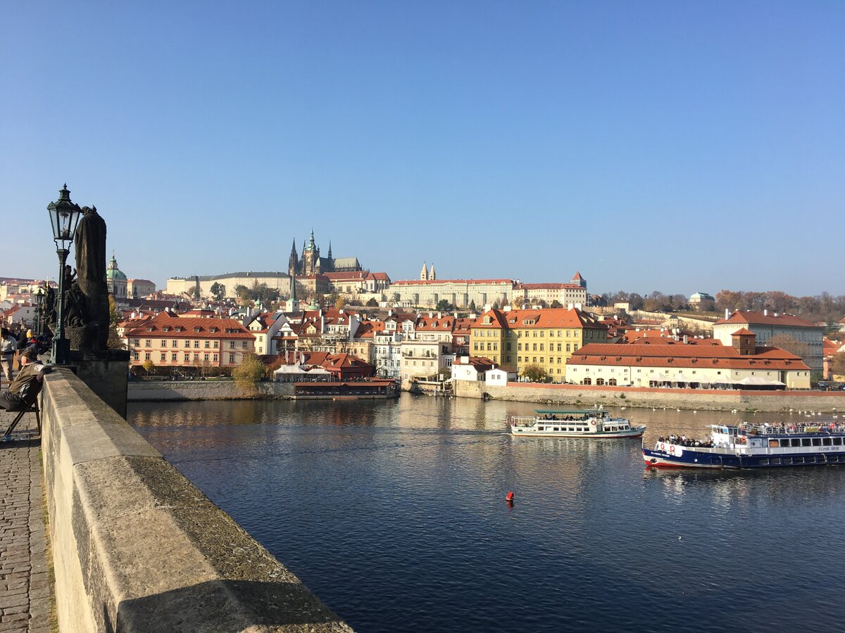 Вид с Карлова моста.