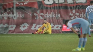 Фото: francefootball.frПропустив по голу в каждом из таймов, команда российского полузащитника Александра Головина проиграла со счётом 0:2. Сам Головин начал поединок на скамейке запасных. На поле он появился за минуту до второго гола «Дижона», заменил Сеска Фабрегаса. 
