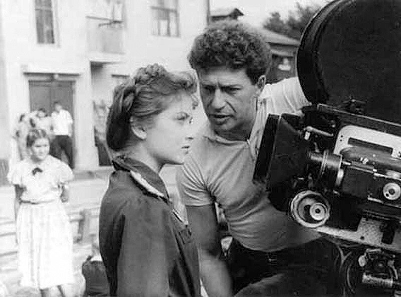  Яков Сегель  дает наставления юной Жанне Болотовой 