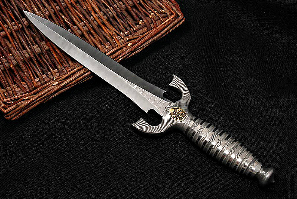 Работа №1: Фридрих Шнайдер, кинжал под названием Medieval Damascus Art Dagger.