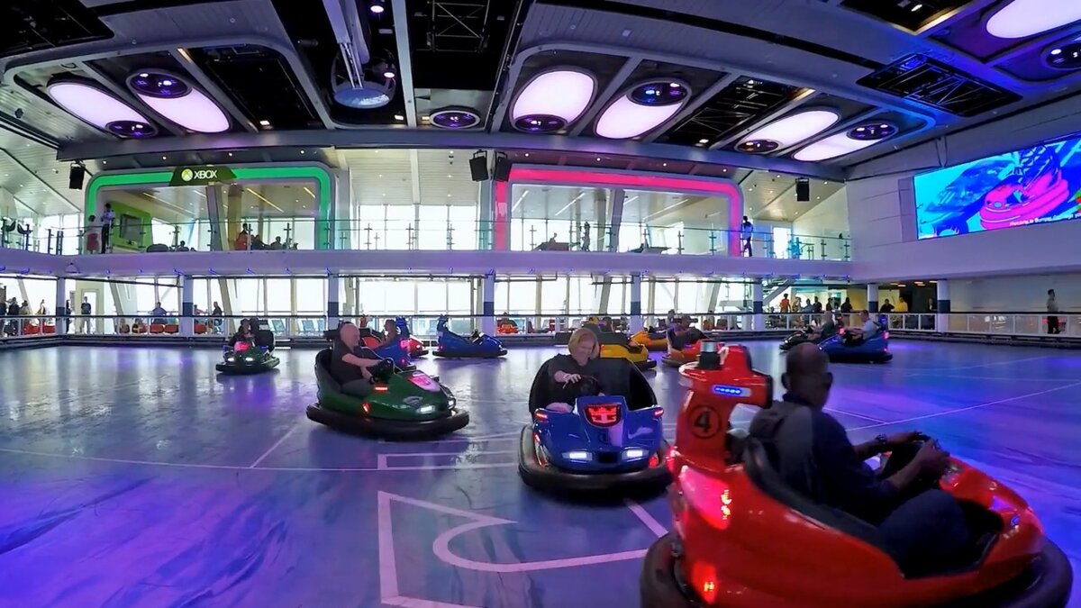 аттракцион «гонки на электромобилях», на Круизном Лайнере