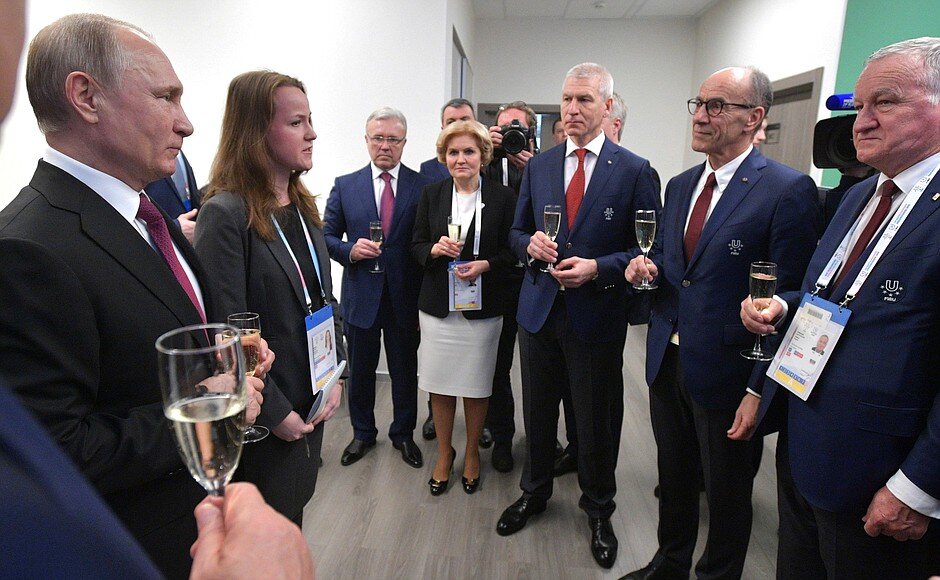 Путин с членами исполнительного комитета Международной федерации университетского спорта 