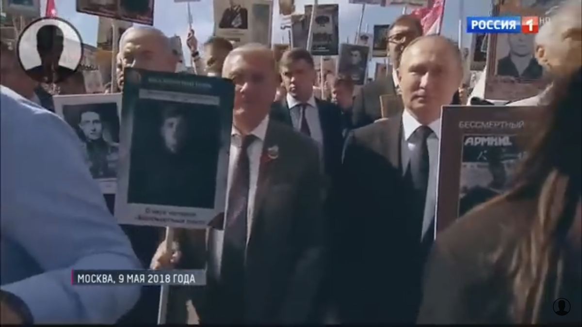 Год назад Путин и Нетаньяху прошли по Красной площади в колонне Бессмертного полка.