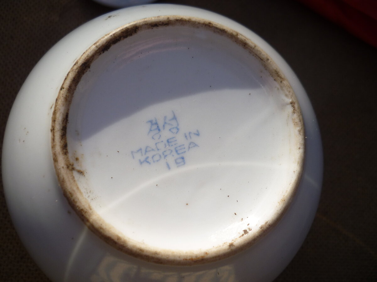 Но нет!  Этот образец кухонной утвари оказался родом аж из Северной Кореи.