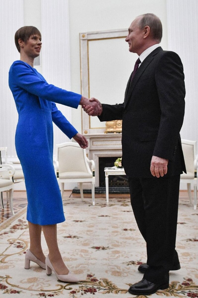 Президент Эстонии с сыном в платье и Лукашенко с сыном