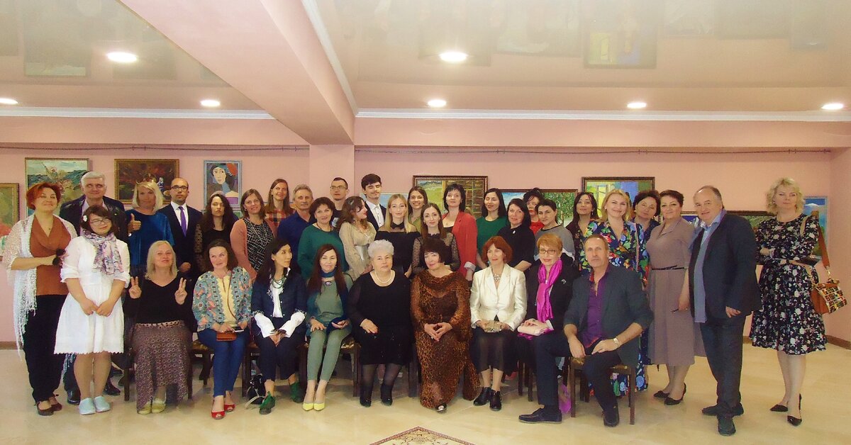 Академия Рафаэль на открытии перекрёстного года туризма и культуры Турции и России в Анапе с зам.Генерального Консула Турецкой Республики господином Окан и госпожёй Нарзия, супругой Генерального Консула.