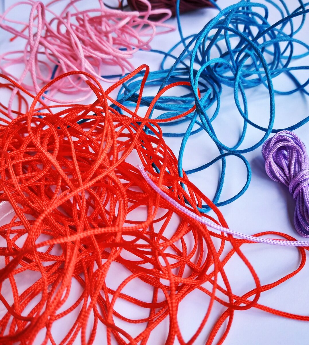 Изображение 1 -  Несколько типов разноцветных шнуров