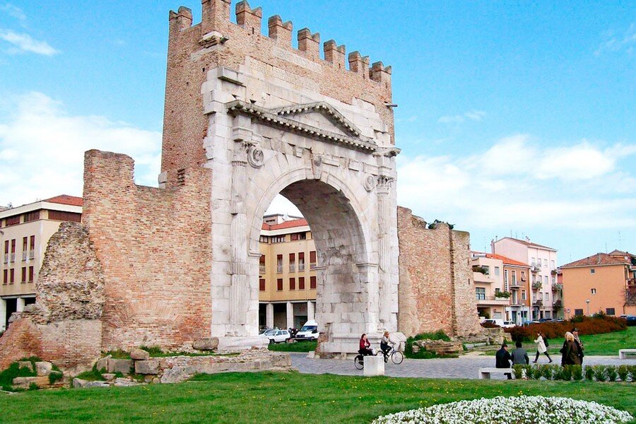 - Arco d'Augusto