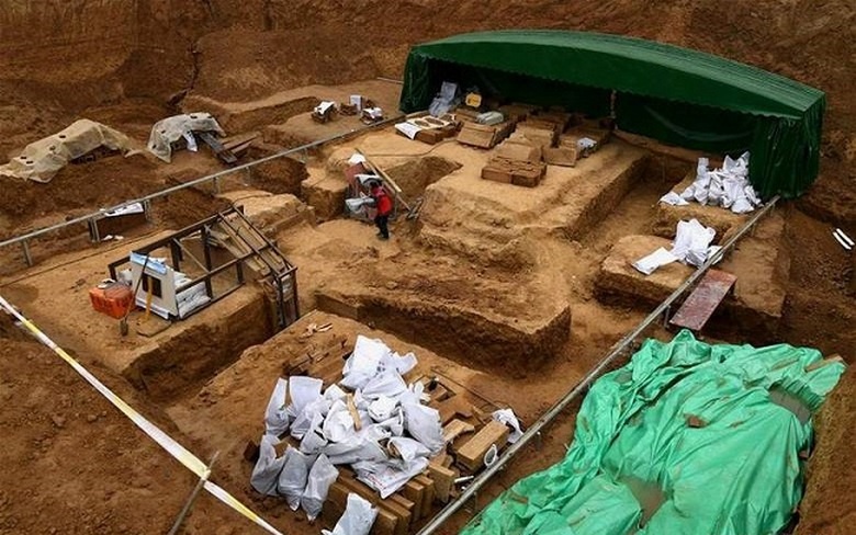    Гробницу раскопали в провинции Хэнань. Специалисты определили, что она принадлежит к династии Западная Хань, а значит, ей более 2000 лет.-2