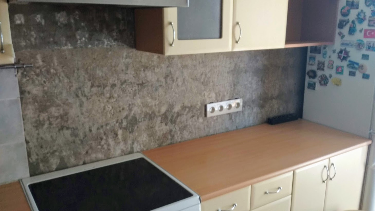 Было решено  разместить на фартуке 4 розетки. до этого довольствовались удлинителем.