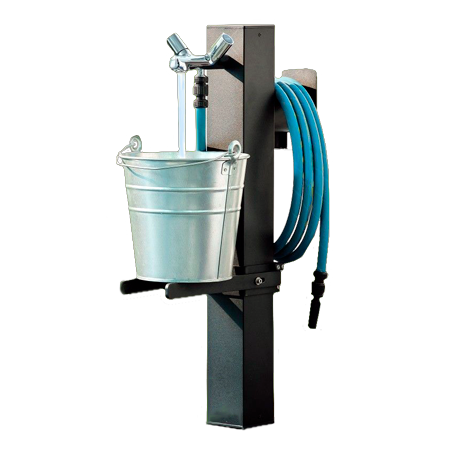 В данной статье дачник Юрий разкажет вам как он организовал разводку воды на своем участке. Сделал удобным полив и доступ к воде на всем участке избавившись от кучи шлангов которые захламляют газон. 
