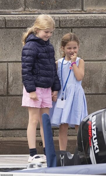 Принц Джордж и принцесса Шарлотта приехали посмотреть на парусную регату ( много фото)