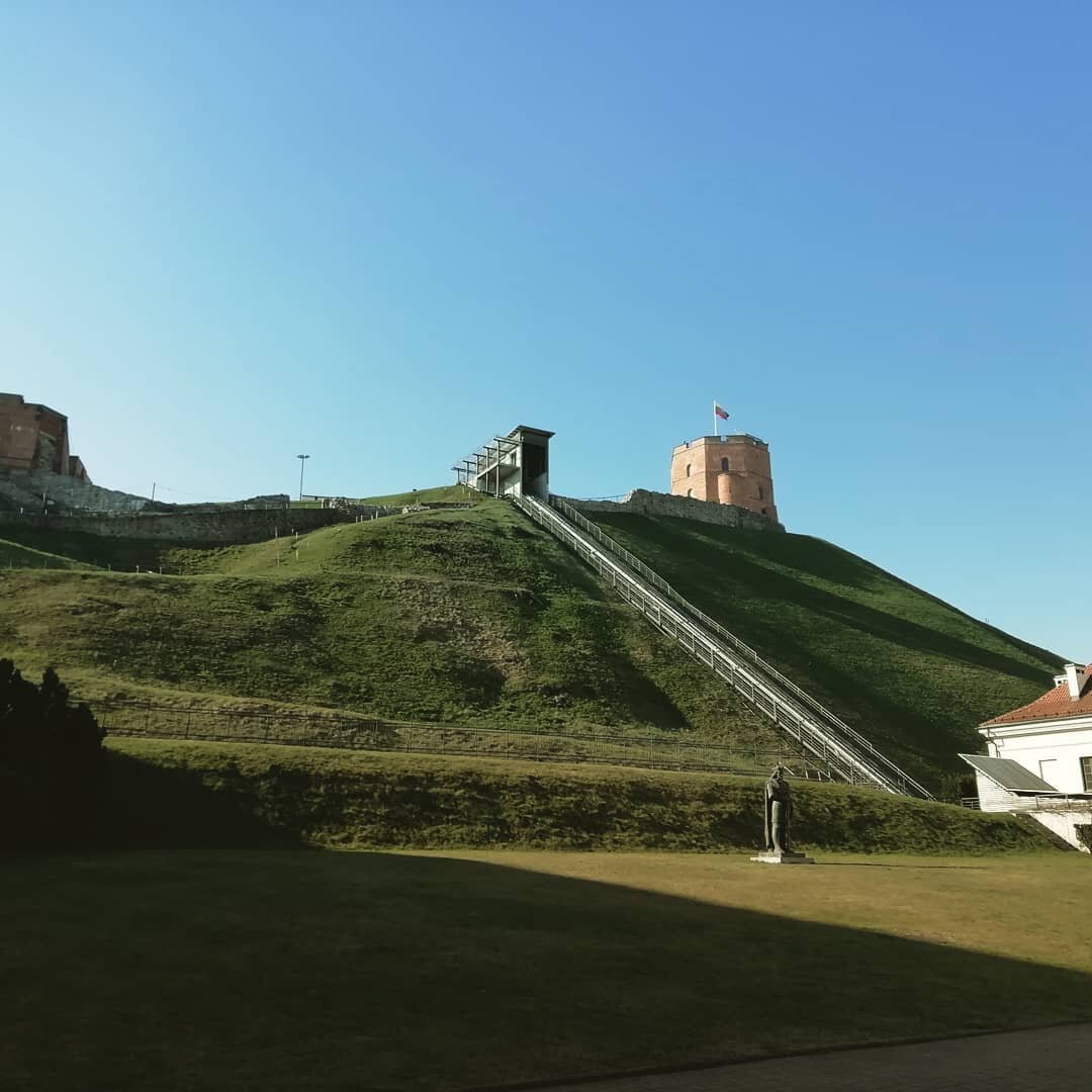 Башня Гедимина снизу