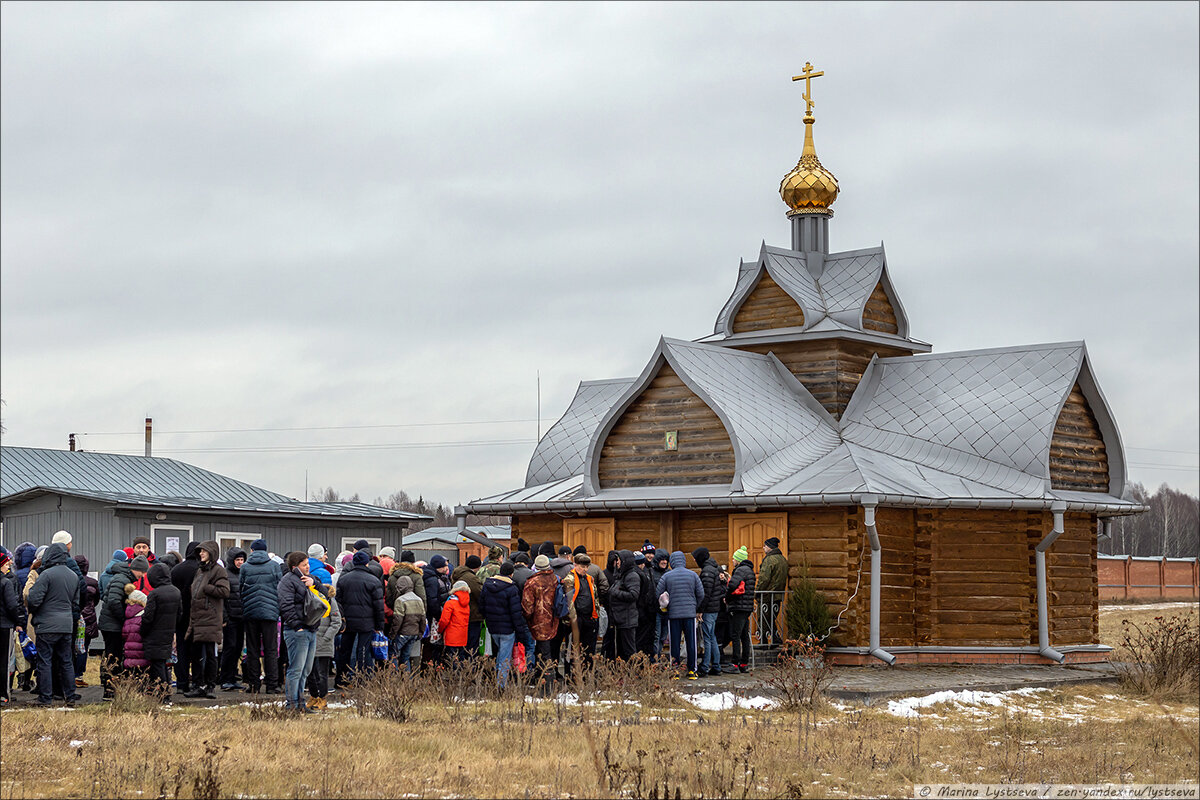 Крещенские купания в Ивановской области: фото очереди к купальням, торговля  | Fotografersha | Дзен