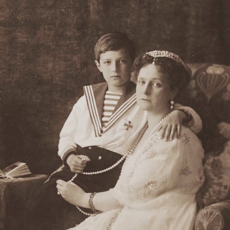 Александра Федоровна и цесаревич Алексей
