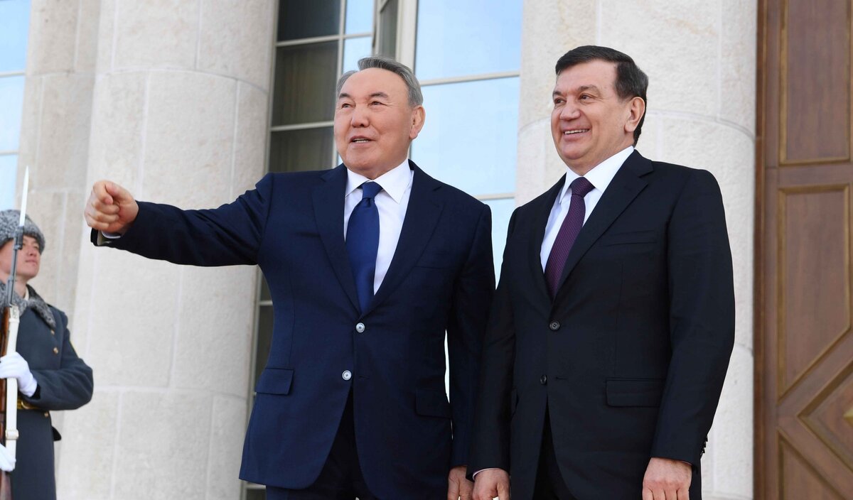 Первый президент Казахстана Нурсултан Назарбаев и президент Узбекистана Шавкат Мирзиёев
Фото: yandex.net
