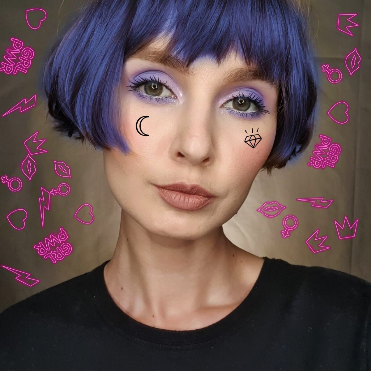 Лавандовый в тон теней