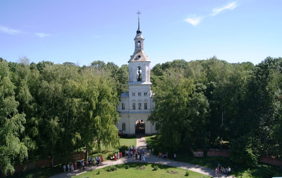 Колокольня в Богородицком парке