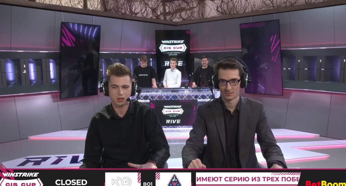Скриншот с https://www.twitch.tv/winstrike_tv (Ross на заднем плане, в студии аналитики)