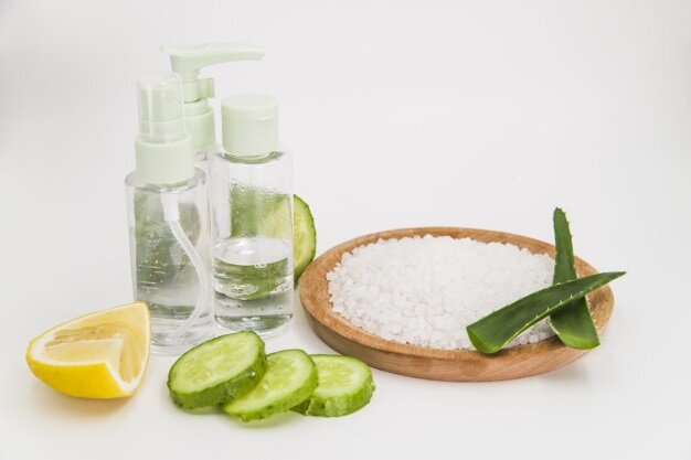 Тоник с лимоном  - отличный вариант для усталой кожи. 