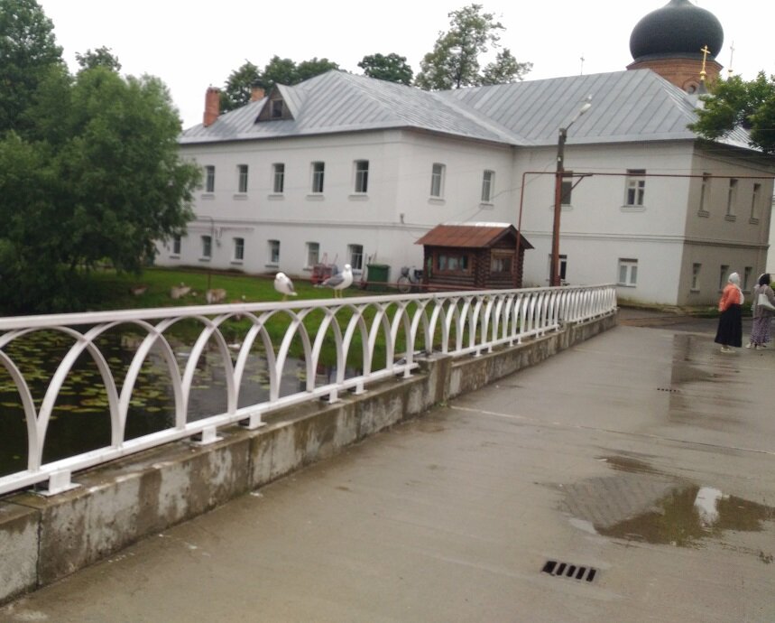 Теперь с надеждой разве сюда.