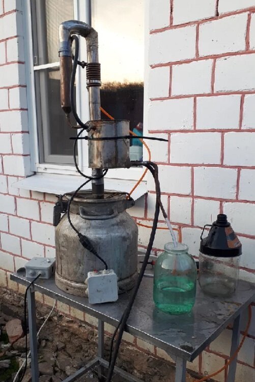 Самогонный аппарат. Фото: kLop.p, источник: pikabu.ru