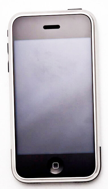 iPhone первого поколения (Wikipedia.org)