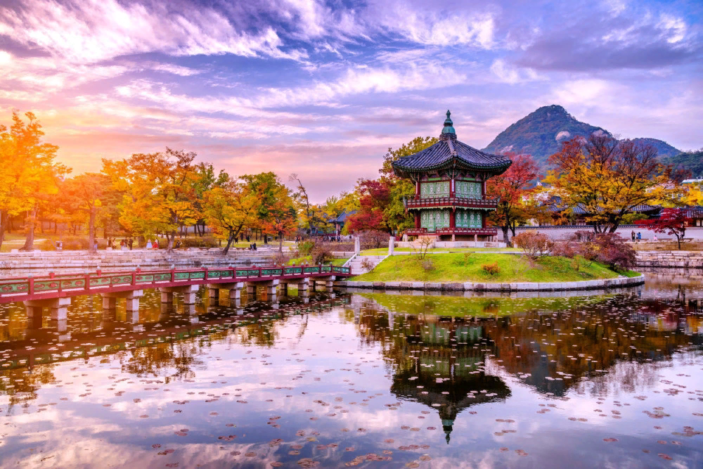 https://img.meso-berlin.de/imagestore/auto_1000_600/reisen-spezialist/asien/korea/korea-gyeongbokgung-palace-fluss.jpg