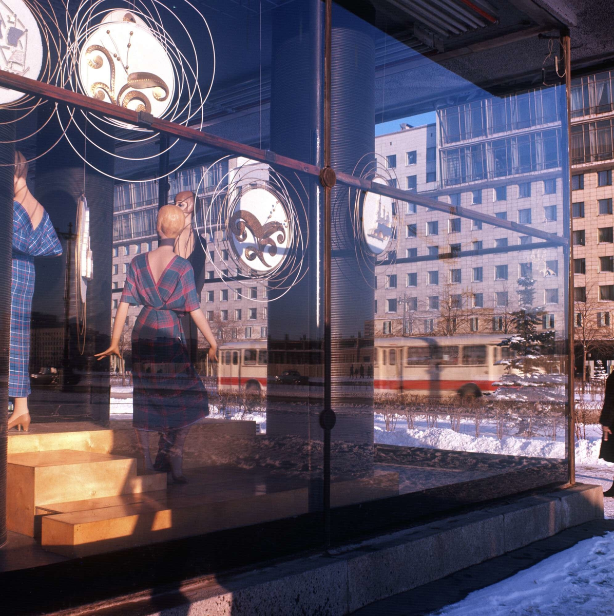  © Илья Наровлянский. Витрина Московского универмага. Ленинград, 1960 е