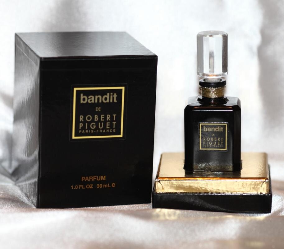 Bandit Robert Piguet — это аромат для женщин, он принадлежит к группе шипровые цветочные. Bandit выпущен в 1944 году. Парфюмер: Germaine Cellier. Верхние ноты: Альдегиды, Гальбанум, Артемизия, Бергамот, Нероли, Гардения, Иланг-иланг и Апельсин; средние ноты: Гвоздика (цветок), Корень фиалки, Жасмин, Роза и Тубероза; базовые ноты: Дубовый мох, Кожа, Цибетин, Ветивер, Пачули, Мирра, Мускус, Амбра и Кокос. Материал взят из свободного источника.