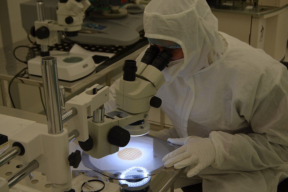 Ученые изучали нанопружины, нанопроволоки и наночастицы. Фото: Сергей Черных