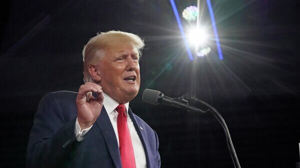    Бывший президент США Дональд Трамп выступает на Конференции консервативных кругов США © AP Photo / John Raoux