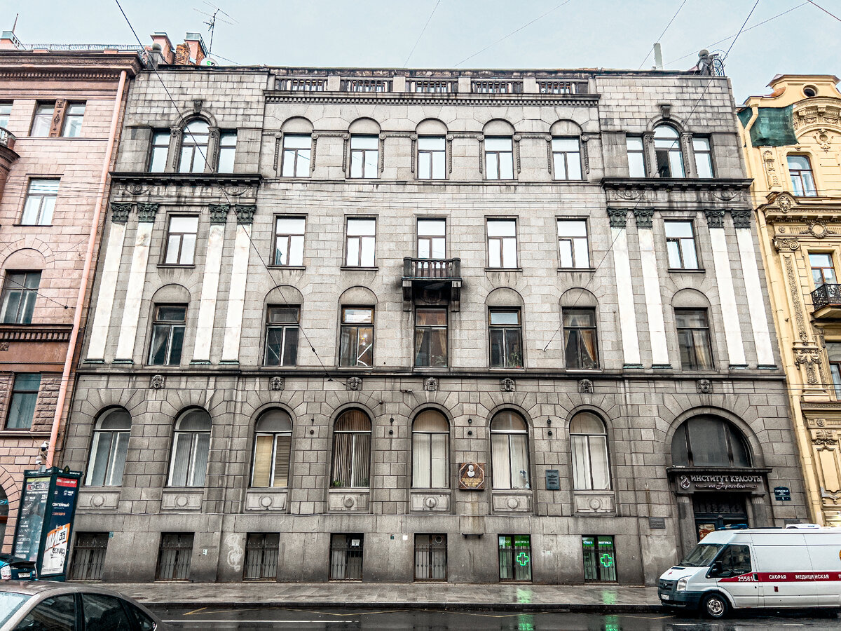 Доходный дом компании "Саламандра". Фотография автора.