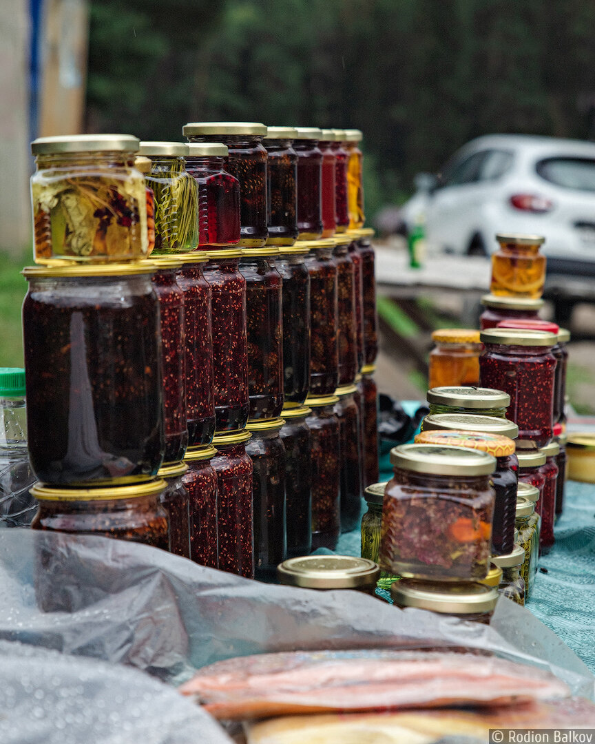 Варенье из шишек на рынке