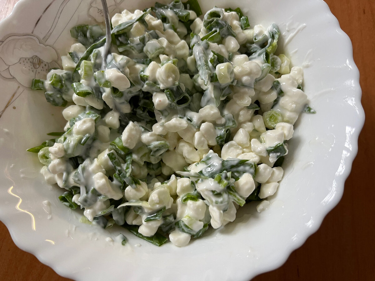 Творог с зелёным луком и солью. Фото автора 