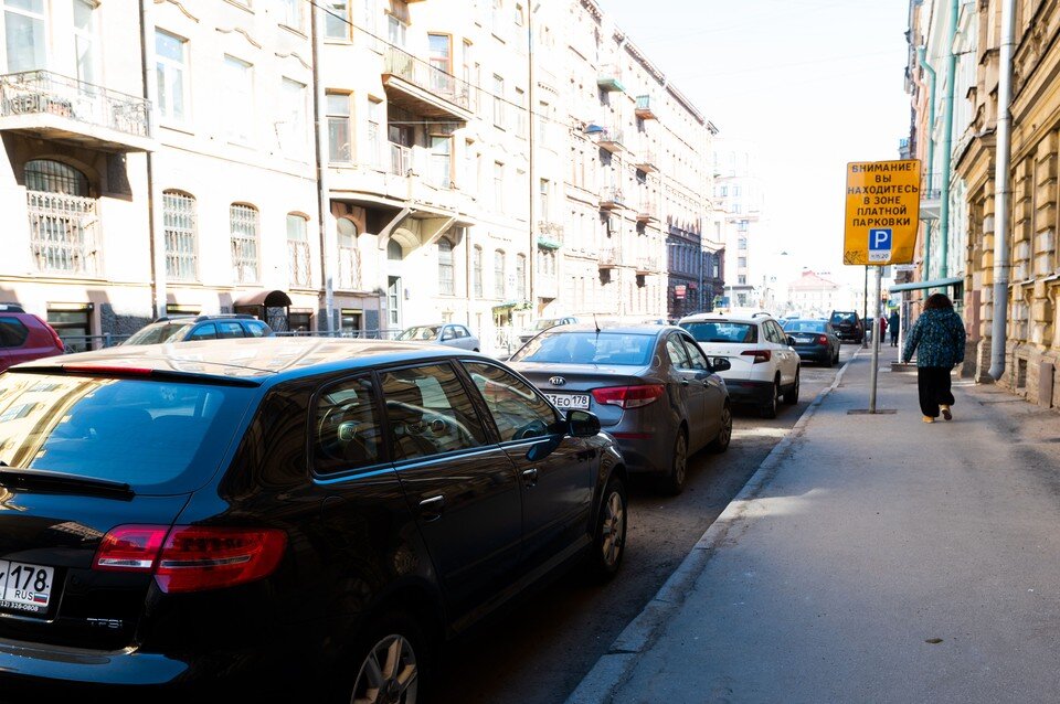     Зона платной парковки расширилась на весь центр Петербурга 1 сентября Юлия ПЫХАЛОВА