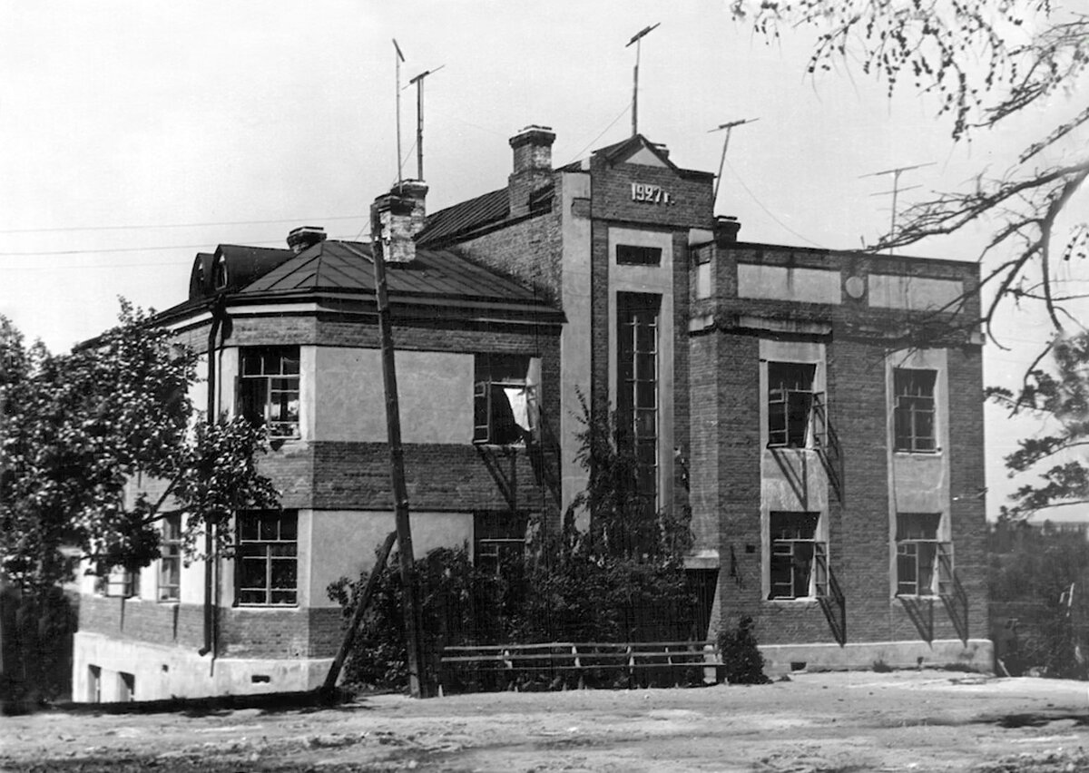 Предположительно на месте этого здания в Троицке находился главный дом усадьбы Троицкое, 1960-е (фото: pastvu.com)