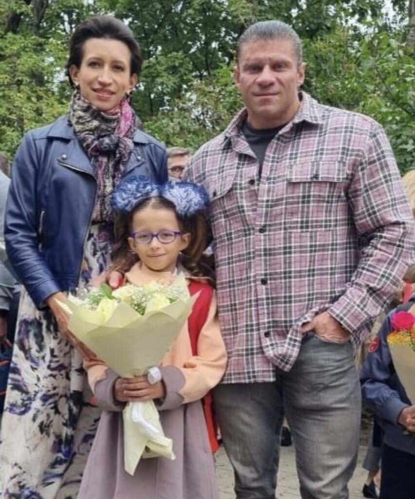 Звезда КВН Елена Борщева поделилась архивным фото с матерью
