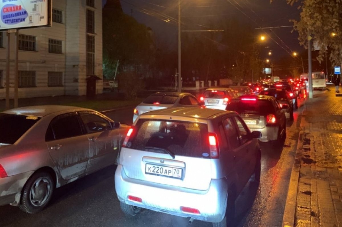    Жители Томска стоят в 9-балльной пробке