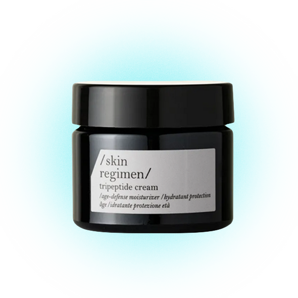 
купить6642 руб.Трипептидный крем Skin Regimen, [comfort zone]Во-первых, отмечу упаковку — она из стекла и выглядит круто, так что реально украсила мою бьюти-полку. Сам крем легкий и мягкий, отлично распределяется по коже. Сначала мне показалось, что средство пахнет черным перцем, но, принюхавшись, поняла: запах, скорее, хвойный. Крем с легким охлаждающим эффектом, что особенно актуально по утрам — и чтобы проснуться, и чтобы убрать отеки. Впитывается моментально, хорошо увлажняет, успокаивает и выравнивает тон — без жирного блеска и липкости. За счет легкой консистенции крем хорошо работает в качестве основы под макияж.