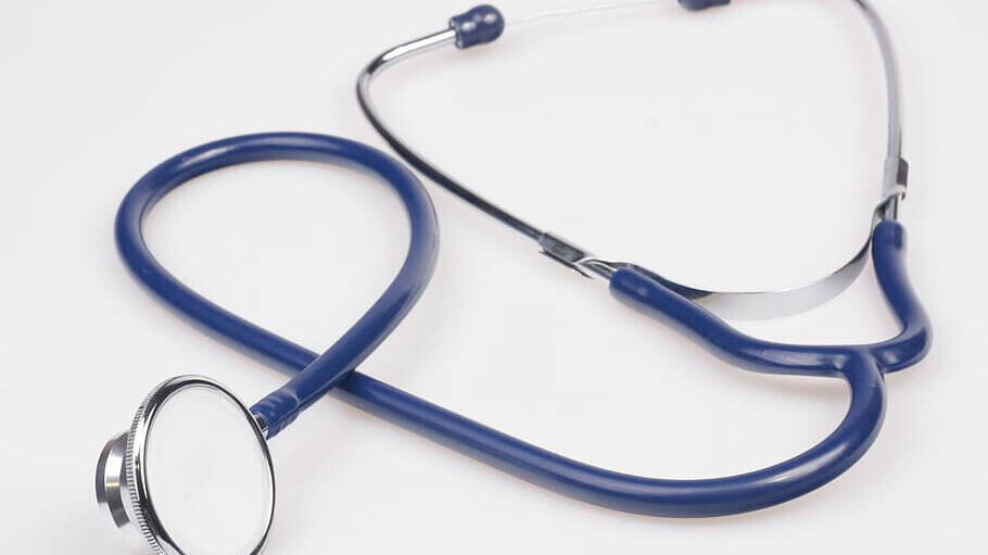     Хирург поделился главными принципами оказания первой помощи при растяжении.