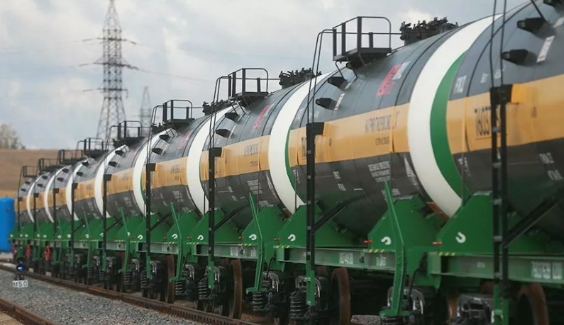 Цистерны с топливом